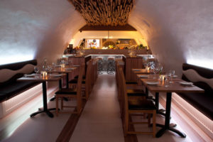 6_La-Perla-restaurant-by-InStyle-LED-Lighting-Bath-300x200.jpg