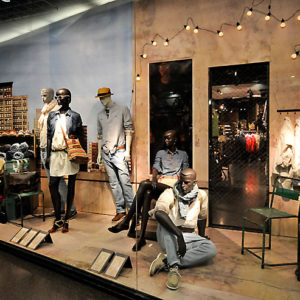 31_Springfield-window-display-Budapest-300x300.jpg