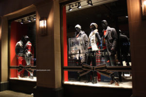7_Tommy-Hilfiger-Christmas-windows-at-Knightsbridge-London-300x200.jpg