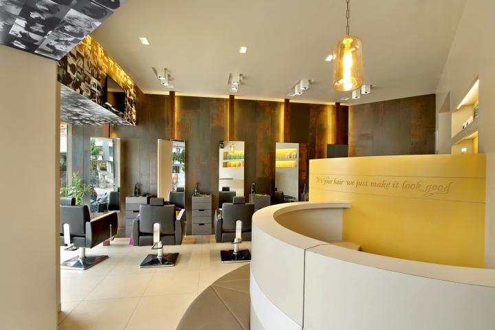30_Capital-Salon-by-Archis-Patel-Tanvi-Rajpurohit-Vadodara-India-03.jpg