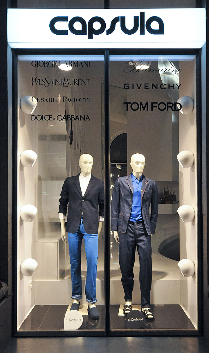 13_Capsula-window-displays-Summer-2012-Budapest-03.jpg