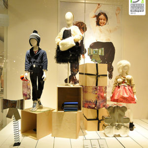 28_H-M-Christmas-windows-2012-Budapest-300x300.jpg