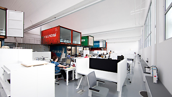 22_Cargo-containers-in-offices-02.jpg