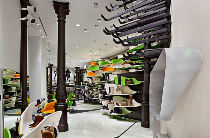 21_Carlo-Pazolini-Piazza-Cordusio-Milan-05.jpg