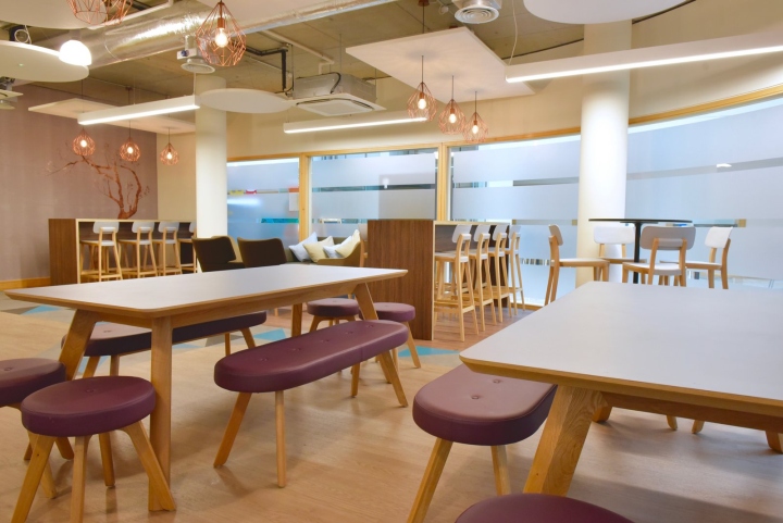 19_CarTrawler-canteen-by-The-Building-Consultancy-Dublin-Ireland-04.jpg