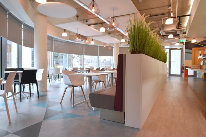 20_CarTrawler-canteen-by-The-Building-Consultancy-Dublin-Ireland-03.jpg