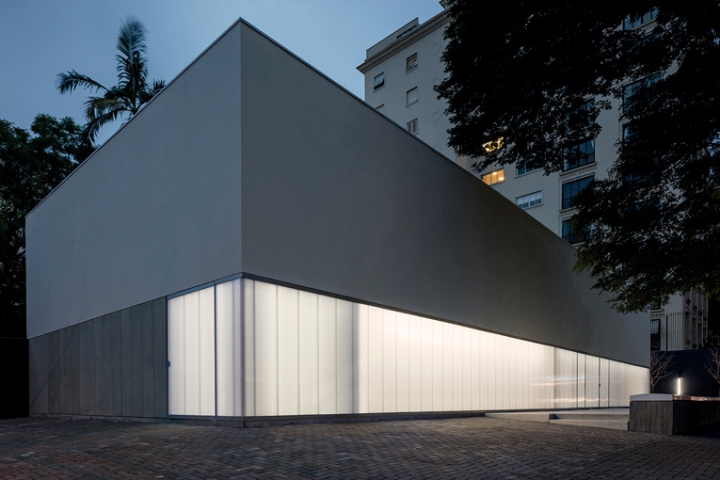 18_Casa-Triangulo-gallery-by-Metro-Arquitetos-Sao-Paulo-Brazil-06.jpg