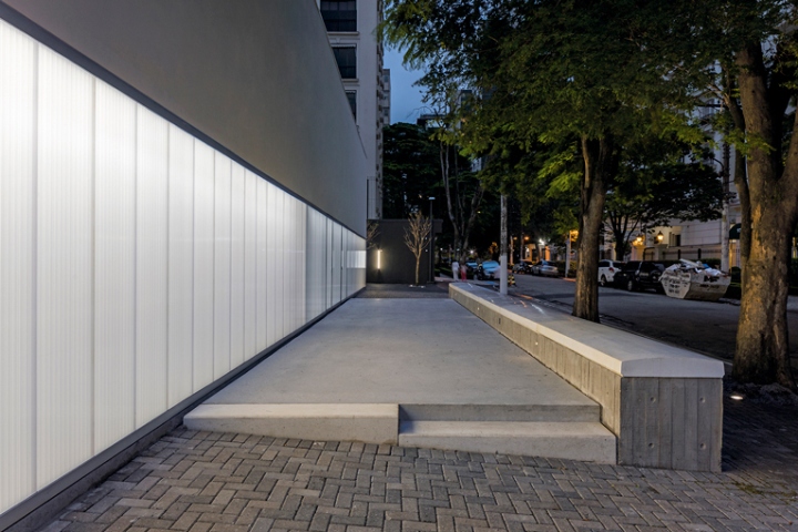 19_Casa-Triangulo-gallery-by-Metro-Arquitetos-Sao-Paulo-Brazil-05.jpg
