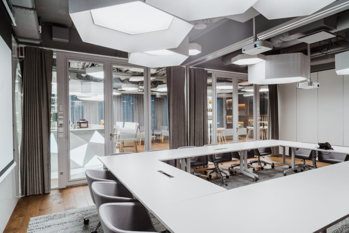 21_CEDC-International-Offices-by-Trzop-Archtekci-13.jpg