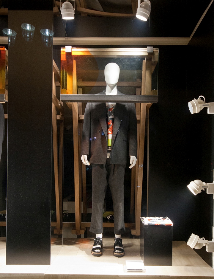 22_Cerruti-1881-Windows-2015-Spring-Paris-France-03.jpg