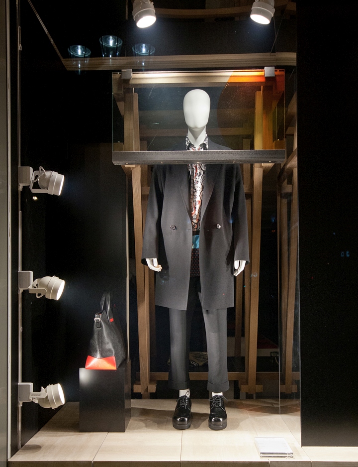 23_Cerruti-1881-Windows-2015-Spring-Paris-France-02.jpg