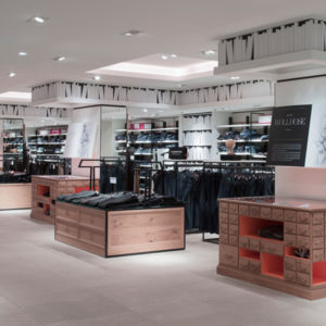 22_Breuninger-menswear-by-HMKM-Stuttgart-300x300.jpg