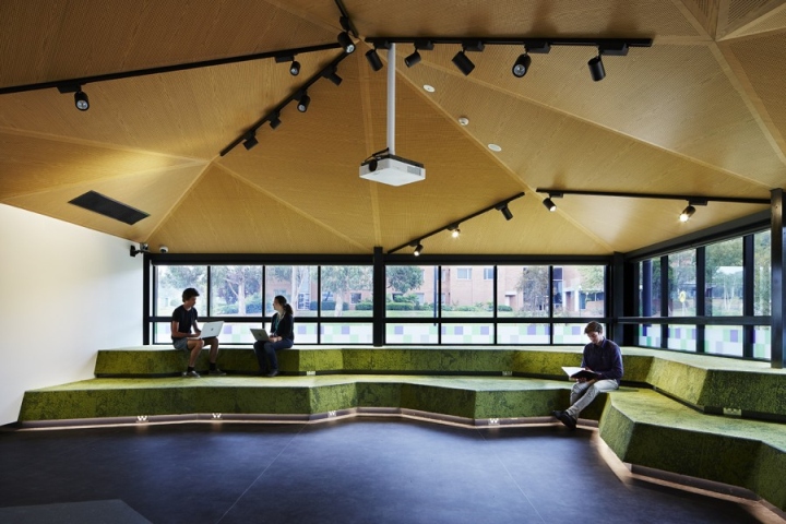 19_Charles-Sturt-University-Engineering-Building-by-ThomsonAdsett-Bathurst-Australia-04.jpg