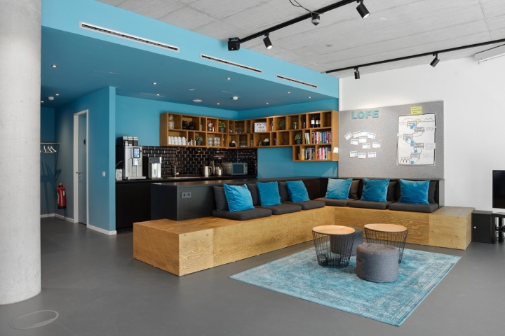 20_Emetriq-GmbH-offices-by-sbp-design-Hamburg-Germany-04.jpg