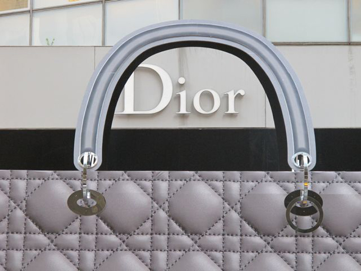15_Christian-Dior-giant-lady-handbag-03.jpg