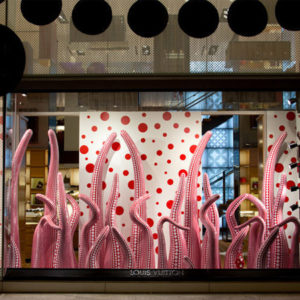 23_Louis-Vuitton-Fifth-Avenue-visual-merchandising-New-York-300x300.jpg