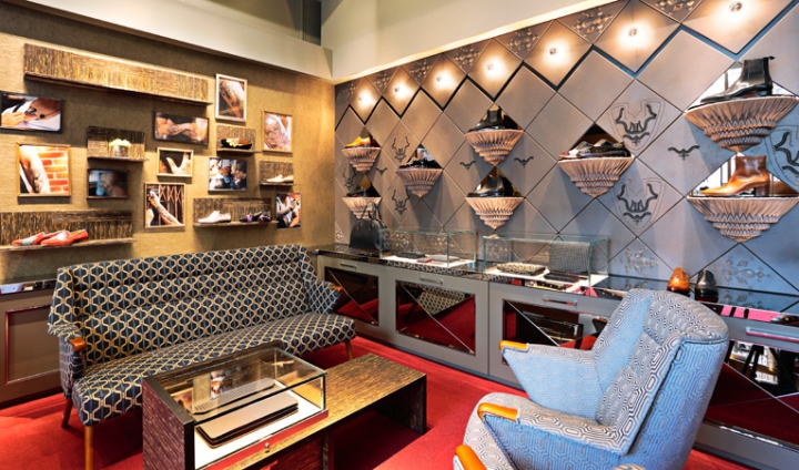 13_Christian-Louboutin-boutique-by-Luxur-Cobbler-212box-Tokyo-04.jpg
