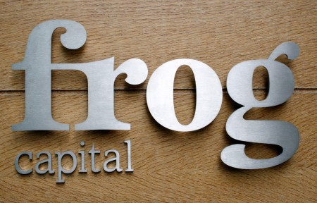 9_091130_160436_frog_signage21-450x288.jpg