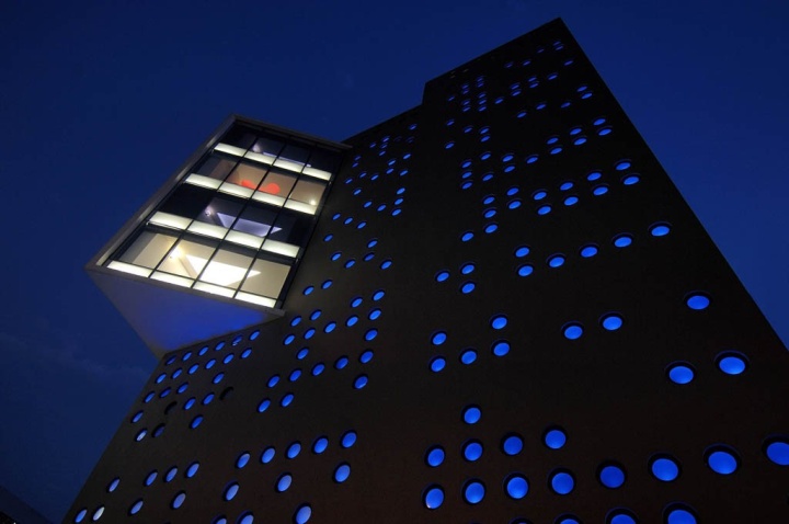 19_Chrome-Hotel-by-Sanjay-Puri-Architects-Kolkatta-India-09.jpg