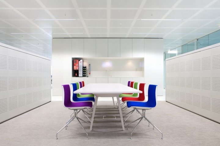 48_CJIB-offices-by-TEAM-4-Architecten-Leeuwarden-Netherlands-40.jpg