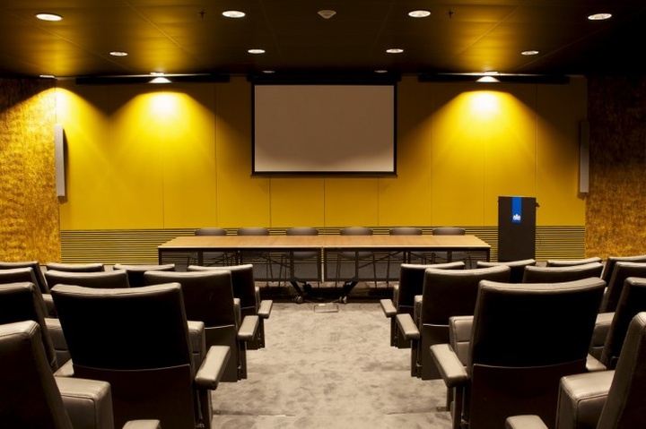 59_CJIB-offices-by-TEAM-4-Architecten-Leeuwarden-Netherlands-29.jpg