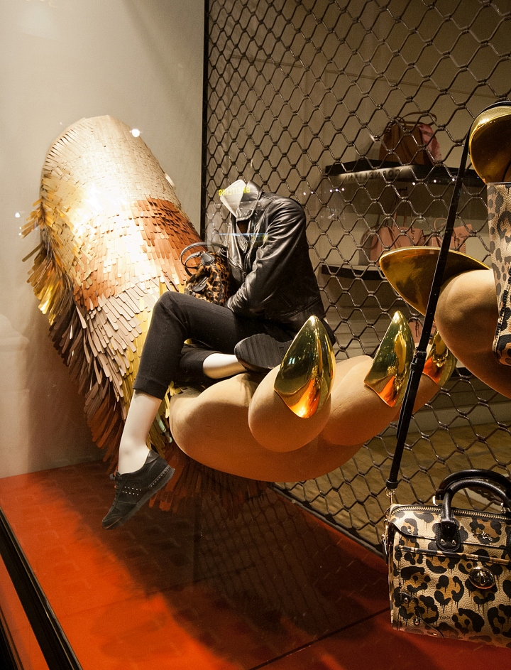 15_Coach-Windows-2015-Fall-London-UK-03.jpg
