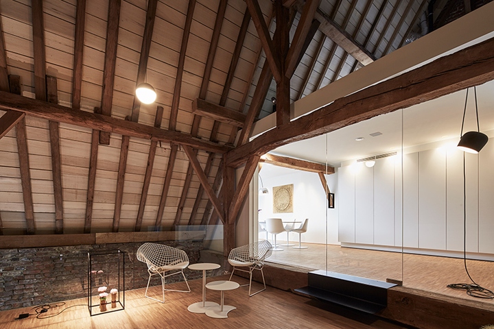 7_Collaborative-office-space-made-of-a-Historical-Belgian-Chapel-by-Klaarchitectuur-Belgium.jpg