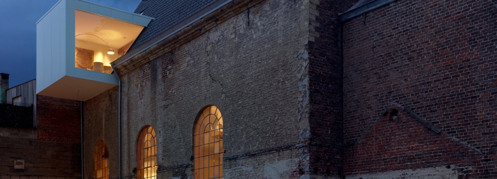 17_Collaborative-office-space-made-of-a-Historical-Belgian-Chapel-by-Klaarchitectuur-Belgium04.jpg