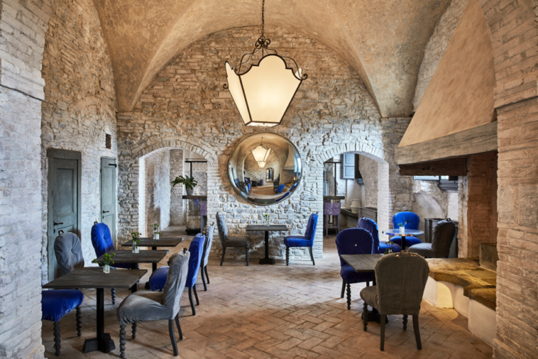 14_COMO-Castello-del-Nero-hotel-by-Paola-Navone-06-780x520.png