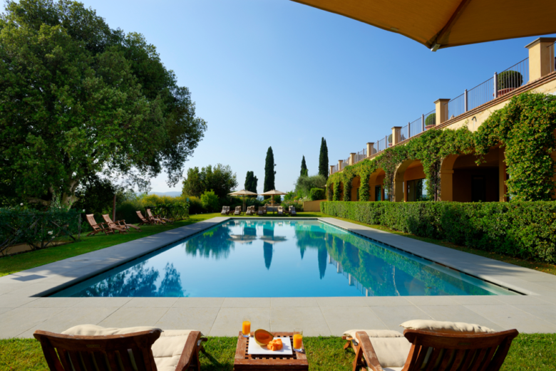 16_COMO-Castello-del-Nero-hotel-by-Paola-Navone-08-780x521.png