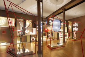 8_Cages-installation-by-Ferruccio-Laviani-for-Foscarini-New-York-City-300x200.jpg