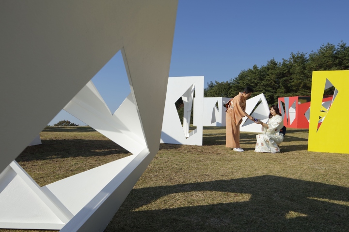 37_Constellation-of-Stargazing-Tea-Rooms-by-Moriyuki-Ochiai-Architects-Bisei-Japan-08.jpg