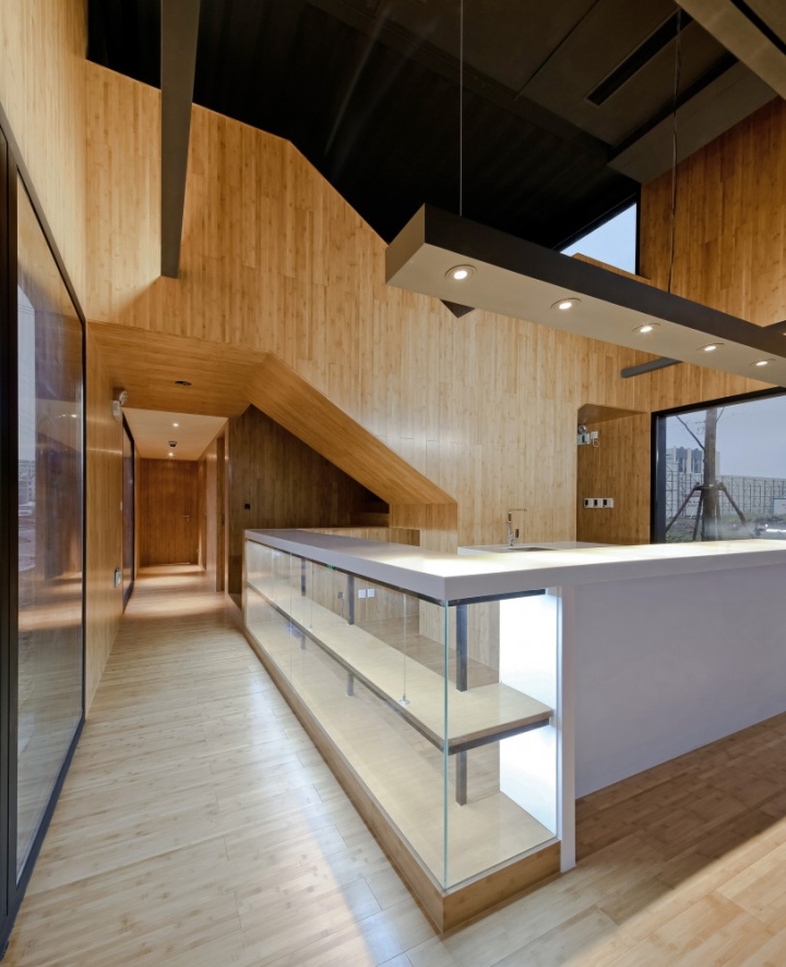 42_Container-Sale-Office-by-Atelier-XUK-Shanghai-China-09.jpg
