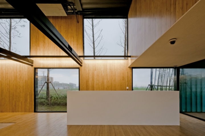 46_Container-Sale-Office-by-Atelier-XUK-Shanghai-China-05.jpg