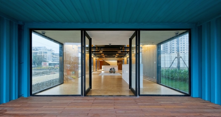 47_Container-Sale-Office-by-Atelier-XUK-Shanghai-China-04.jpg