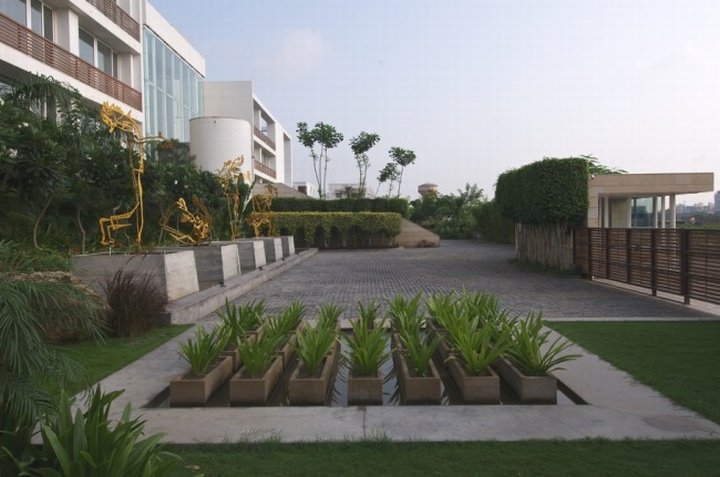 24_Corporate-office-by-Hiren-Patel-Architects-Ahmedabad-India-15.jpg