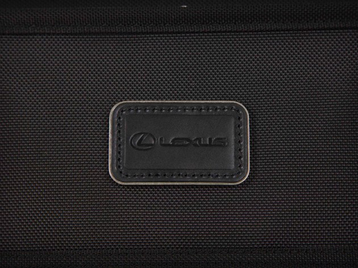 22_Crafted-Line-luggage-set-for-Lexus-25th-Anniversary-by-TUMI-08.jpg