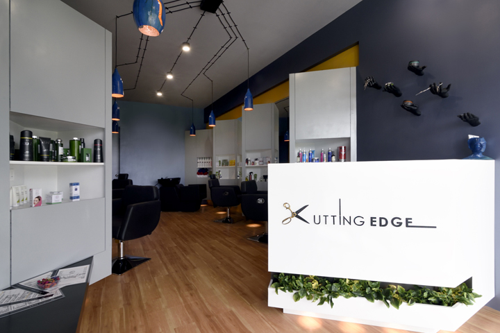 10_Cutting-Edge-Unisex-hair-studio-by-The-Crossboundaries-Vadodara-India.jpg